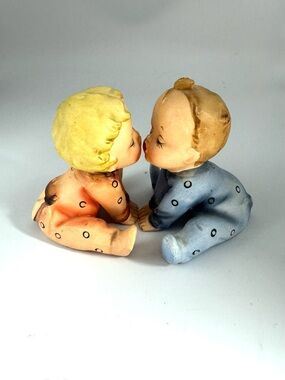 Vintage ?1959?Holt Howard  Kissing Baby Salt & Pepper